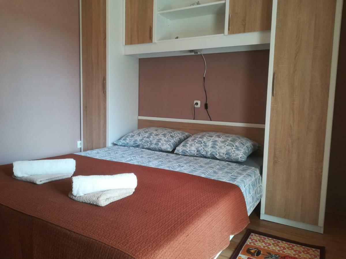 Apartament Vito *